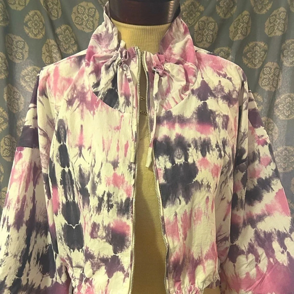 Bershka NWT FREE w/ 100 purch slight crop puff sleeved tie die coat.  Size M - Picture 6 of 7